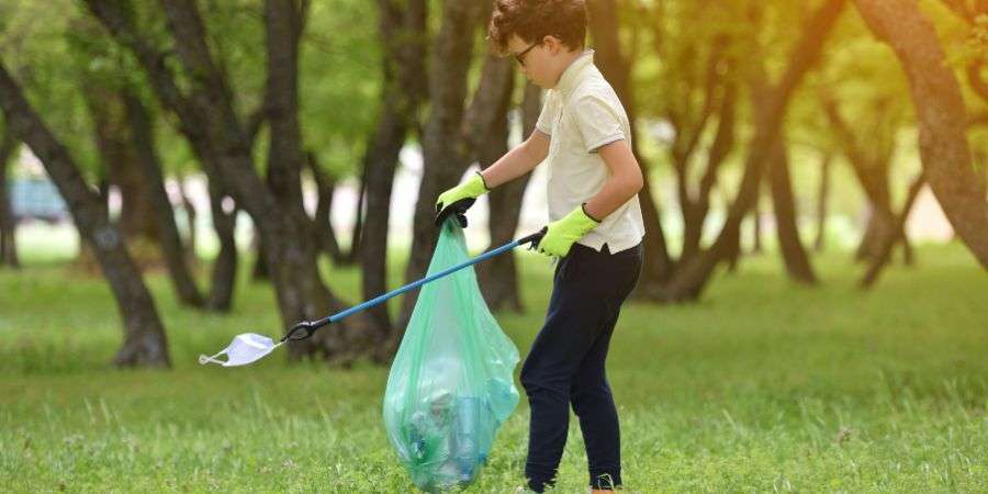 The Power of Picking Up Trash to Keep Our Environment Clean